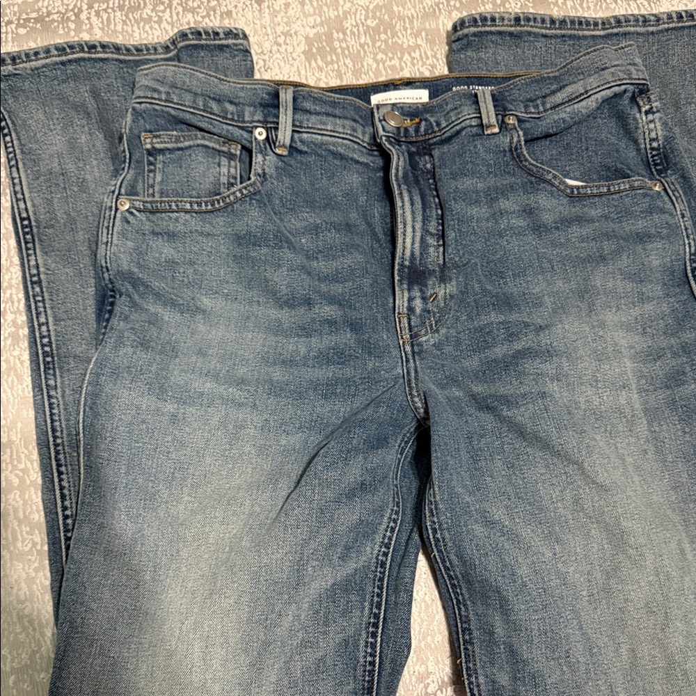 Good American Mid-Wash Straight Jeans